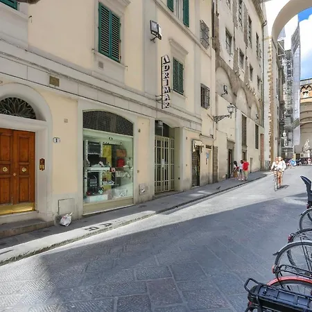 Lullaby Near Palazzo Vecchio And Piazza Signoria -hosted By Sweetstay Apartment *